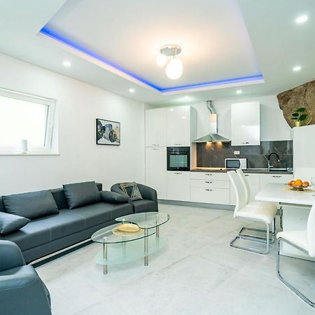 Hidden Gem Apartment Молунат Экстерьер фото